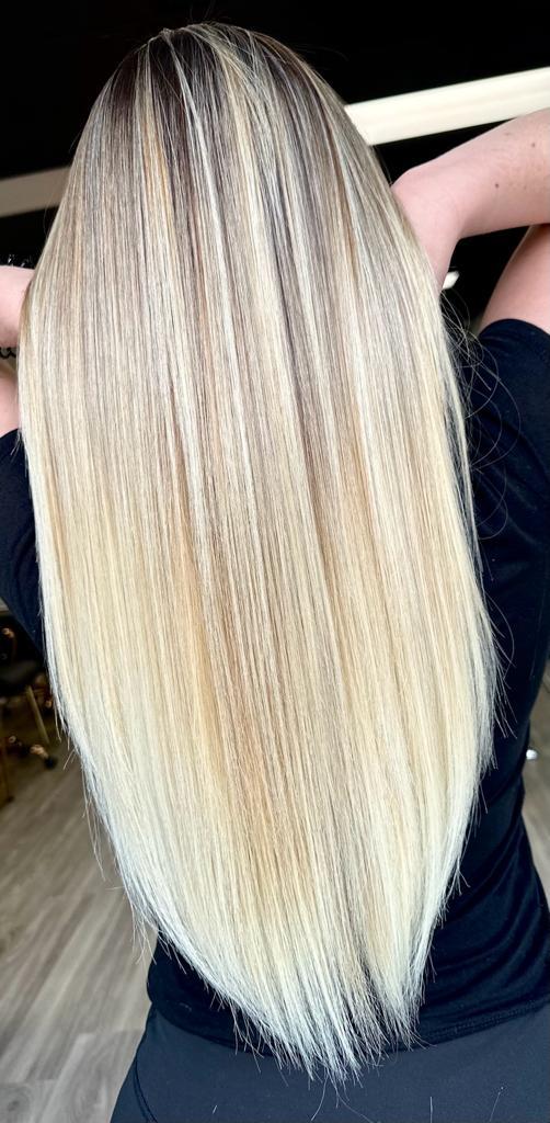 Faceline foil #hairdresser #foils #hairvideo #bleach #highlights